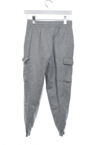 Detské tepláky Nike, Veľkosť 10-11y/ 146-152 cm, Farba Sivá, Cena  46,65 €
