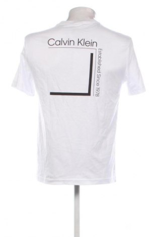 Мъжка тениска Calvin Klein, Размер M, Цвят Бял, Цена 77,99 лв.