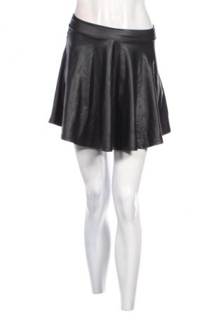 Rock Bershka, Größe S, Farbe Schwarz, Preis 9,72 €