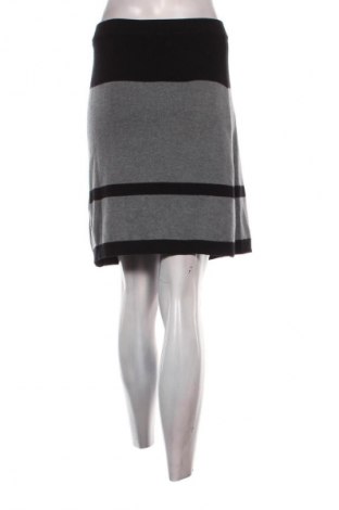 Пола Yest, Размер L, Цвят Многоцветен, Цена 9,99 лв.