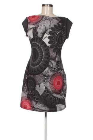 Рокля Desigual, Размер XL, Цвят Многоцветен, Цена 79,99 лв.
