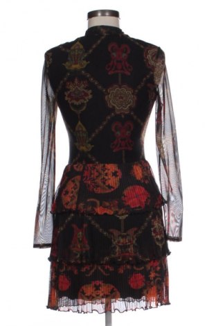 Рокля Desigual, Размер M, Цвят Многоцветен, Цена 87,00 лв.