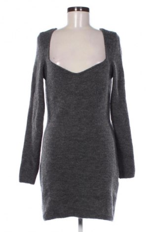 Рокля H&M, Размер L, Цвят Сив, Цена 20,99 лв.