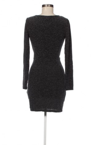 Рокля H&M Divided, Размер M, Цвят Черен, Цена 11,99 лв.