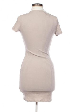 Рокля H&M Divided, Размер S, Цвят Бежов, Цена 30,99 лв.