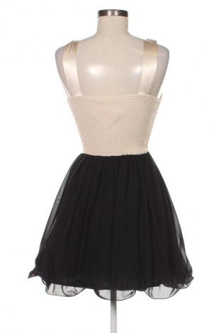 Kleid New Look, Größe S, Farbe Schwarz, Preis 31,15 €