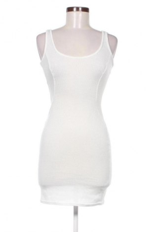 Kleid Pretty Little Thing, Größe XXS, Farbe Weiß, Preis 27,70 €