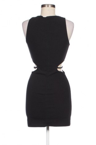 Šaty  Pull&Bear, Veľkosť M, Farba Čierna, Cena  14,83 €