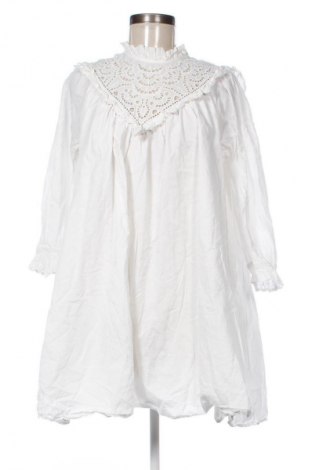 Kleid Reserved, Größe M, Farbe Weiß, Preis 14,83 €