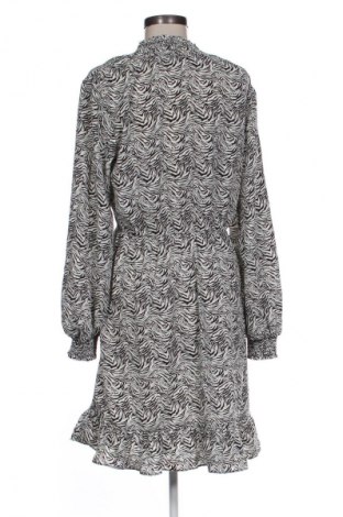 Рокля Vero Moda, Размер M, Цвят Многоцветен, Цена 14,03 лв.