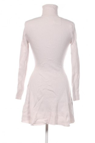 Рокля Zara, Размер M, Цвят Екрю, Цена 26,99 лв.