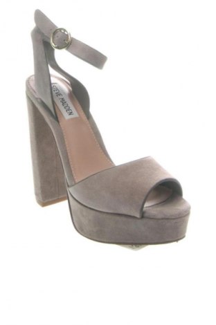 Сандали Steve Madden, Размер 36, Цвят Сив, Цена 75,15 лв.