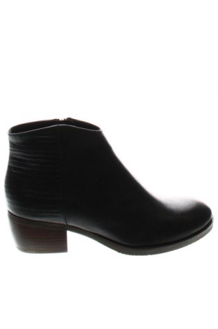 Dámské boty  Clarks, Velikost 36, Barva Černá, Cena  3 609,00 Kč