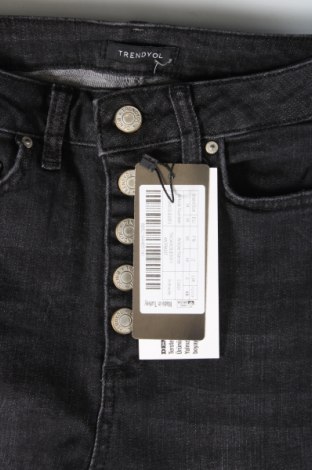 Damskie jeansy Trendyol, Rozmiar XXS, Kolor Czarny, Cena 37,99 zł