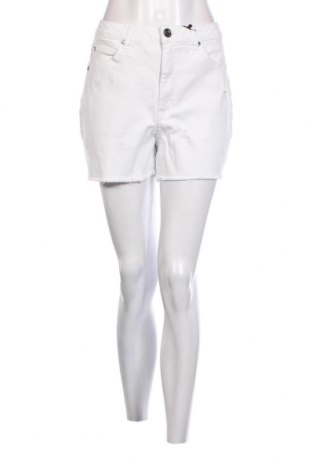 Дамски къс панталон Ajc, Размер L, Цвят Бял, Цена 11,16 лв.