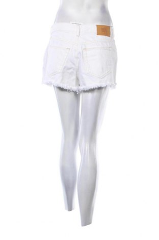 Γυναικείο κοντό παντελόνι BDG, Μέγεθος M, Χρώμα Λευκό, Τιμή 4,45 €