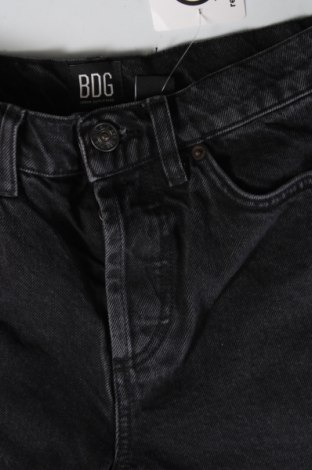 Дамски къс панталон BDG, Размер S, Цвят Сив, Цена 72,00 лв.