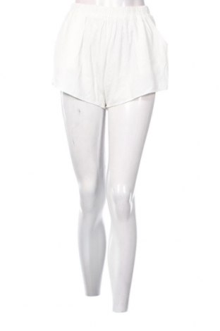 Дамски къс панталон Bershka, Размер S, Цвят Бял, Цена 8,06 лв.