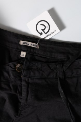 Дамски къс панталон Garcia Jeans, Размер M, Цвят Черен, Цена 8,64 лв.