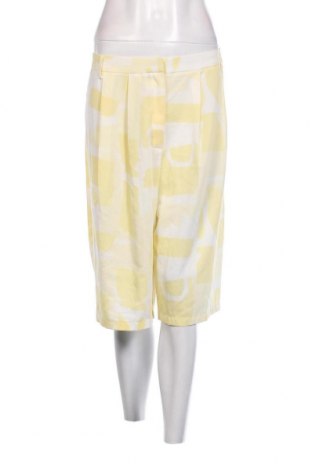 Γυναικείο κοντό παντελόνι Glamorous, Μέγεθος XL, Χρώμα Κίτρινο, Τιμή 6,31 €