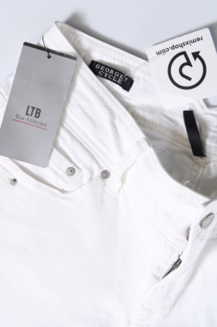 Γυναικείο κοντό παντελόνι Ltb, Μέγεθος M, Χρώμα Λευκό, Τιμή 11,13 €