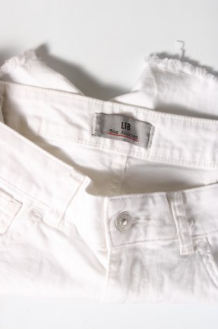 Γυναικείο κοντό παντελόνι Ltb, Μέγεθος M, Χρώμα Λευκό, Τιμή 4,45 €