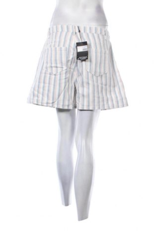 Дамски къс панталон Missguided, Размер L, Цвят Многоцветен, Цена 31,00 лв.