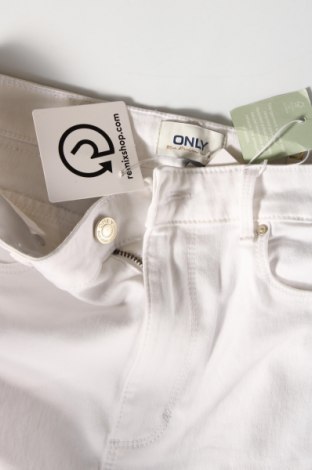 Γυναικείο κοντό παντελόνι ONLY, Μέγεθος M, Χρώμα Λευκό, Τιμή 7,22 €