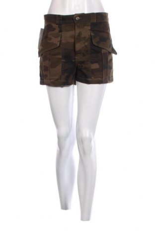 Γυναικείο κοντό παντελόνι Reiko, Μέγεθος S, Χρώμα Πολύχρωμο, Τιμή 17,53 €