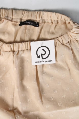 Pantaloni scurți de femei Trendyol, Mărime XS, Culoare Bej, Preț 236,84 Lei