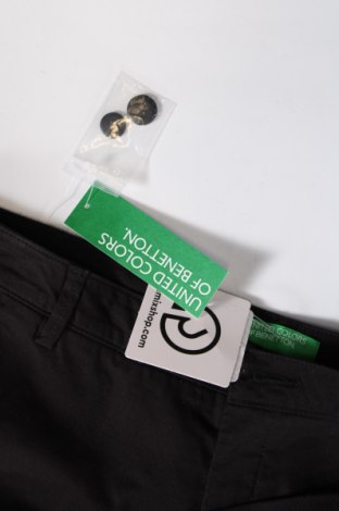 Pantaloni scurți de femei United Colors Of Benetton, Mărime M, Culoare Negru, Preț 236,84 Lei