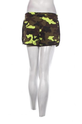 Γυναικείο κοντό παντελόνι Urban Classics, Μέγεθος S, Χρώμα Πολύχρωμο, Τιμή 3,92 €
