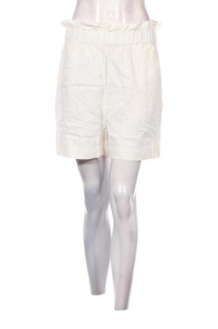 Дамски къс панталон Vero Moda, Размер M, Цвят Бял, Цена 12,40 лв.