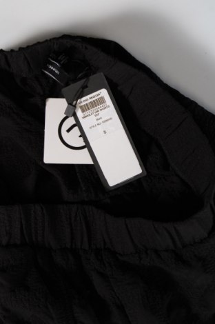 Дамски къс панталон Vero Moda, Размер S, Цвят Черен, Цена 9,60 лв.