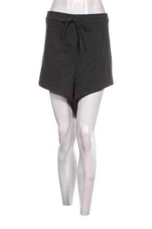 Γυναικείο κοντό παντελόνι Weekday, Μέγεθος 3XL, Χρώμα Γκρί, Τιμή 5,34 €