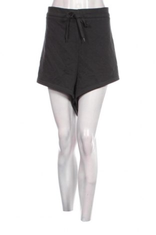 Γυναικείο κοντό παντελόνι Weekday, Μέγεθος 3XL, Χρώμα Γκρί, Τιμή 14,43 €