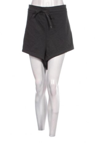Damen Shorts Weekday, Größe 3XL, Farbe Grau, Preis 14,43 €