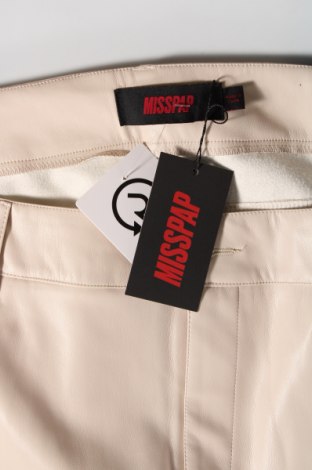 Γυναικείο παντελόνι δερμάτινο Misspap, Μέγεθος 4XL, Χρώμα  Μπέζ, Τιμή 5,83 €