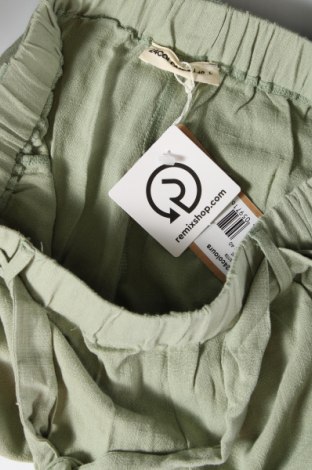 Дамски панталон 24 Colours, Размер L, Цвят Зелен, Цена 20,01 лв.