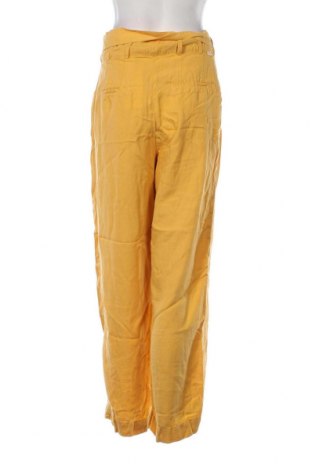 Pantaloni de femei Reiko, Mărime M, Culoare Galben, Preț 628,29 Lei