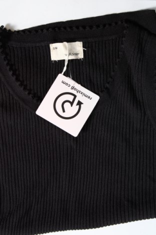 Γυναικείο αμάνικο μπλουζάκι The Korner, Μέγεθος S, Χρώμα Μαύρο, Τιμή 14,95 €