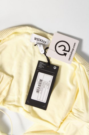 Γυναικείο αμάνικο μπλουζάκι Weekday, Μέγεθος XL, Χρώμα Κίτρινο, Τιμή 2,92 €