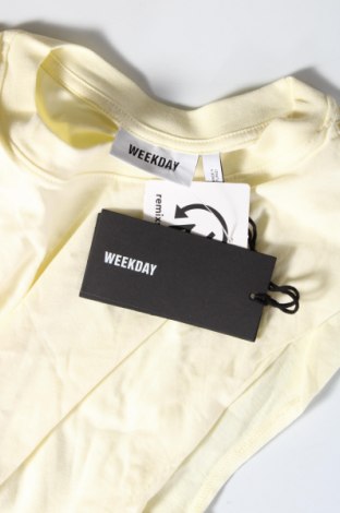 Γυναικείο αμάνικο μπλουζάκι Weekday, Μέγεθος XXS, Χρώμα Κίτρινο, Τιμή 10,82 €