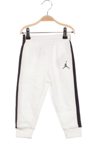 Kinder Sporthose Air Jordan Nike, Größe 18-24m/ 86-98 cm, Farbe Weiß, Preis 47,42 €
