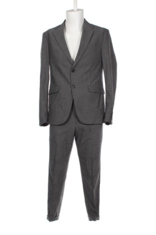 Мъжки костюм Hugo Boss, Размер M, Цвят Сив, Цена 247,60 лв.