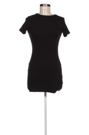 Šaty  Pull&Bear, Velikost L, Barva Černá, Cena  133,00 Kč