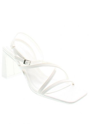 Sandalen Bershka, Größe 40, Farbe Weiß, Preis 10,64 €