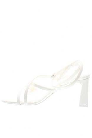 Sandalen Bershka, Größe 40, Farbe Weiß, Preis € 30,41