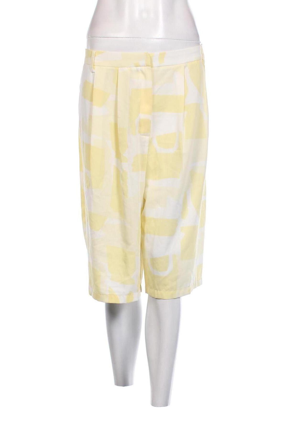 Γυναικείο κοντό παντελόνι Glamorous, Μέγεθος XL, Χρώμα Κίτρινο, Τιμή 5,57 €