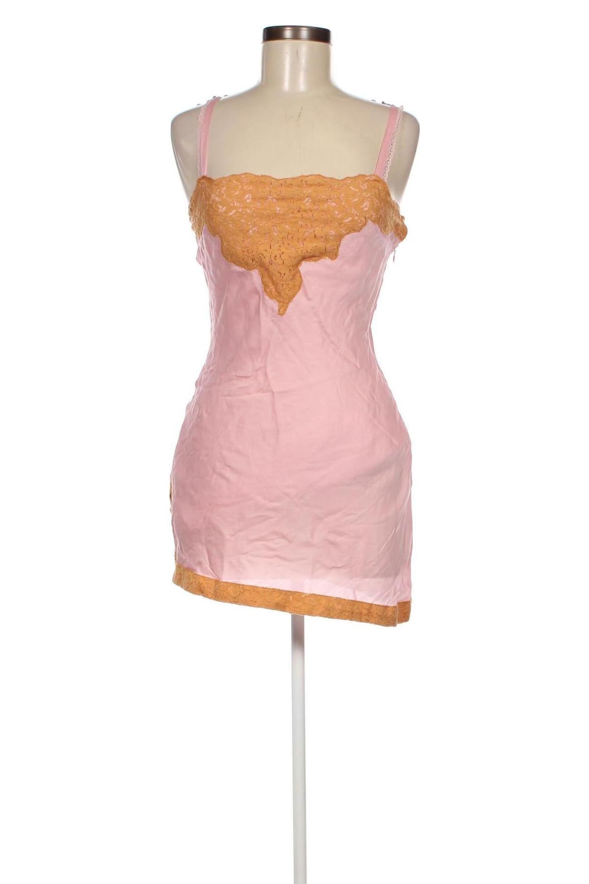 Φόρεμα Urban Outfitters, Μέγεθος S, Χρώμα Ρόζ , Τιμή 52,58 €